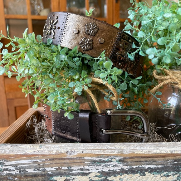 Fossil Genuine studded Leather Tooled rhinestone belt 34” - Picture 3 of 11